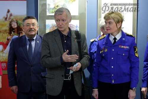 Открытие выставки работ  художника-иллюстратора Евгении Ивановны Стерлиговой YE1A0489